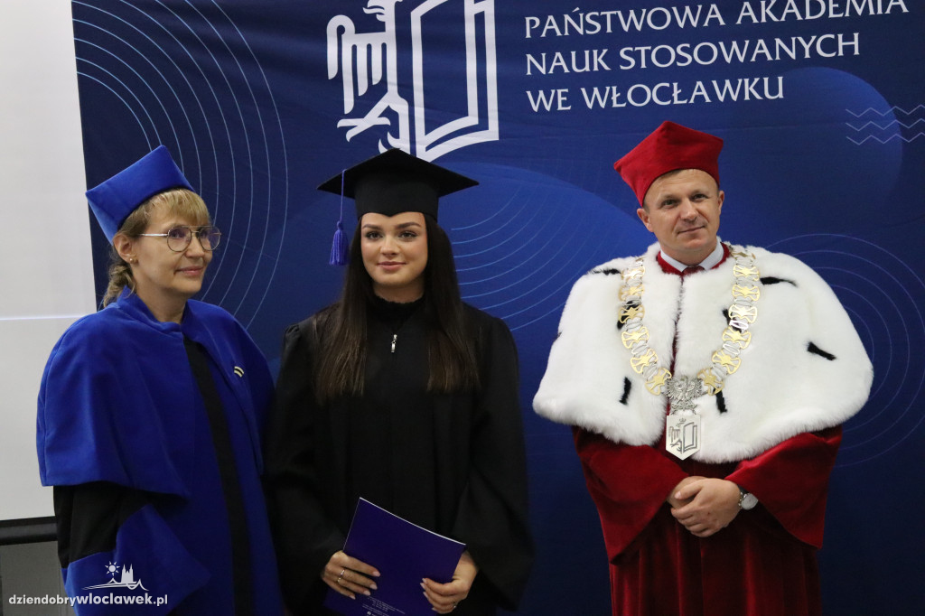 PANS wykształciła nowe pielęgniarki. Tak odbierały dyplomy (FOTO)