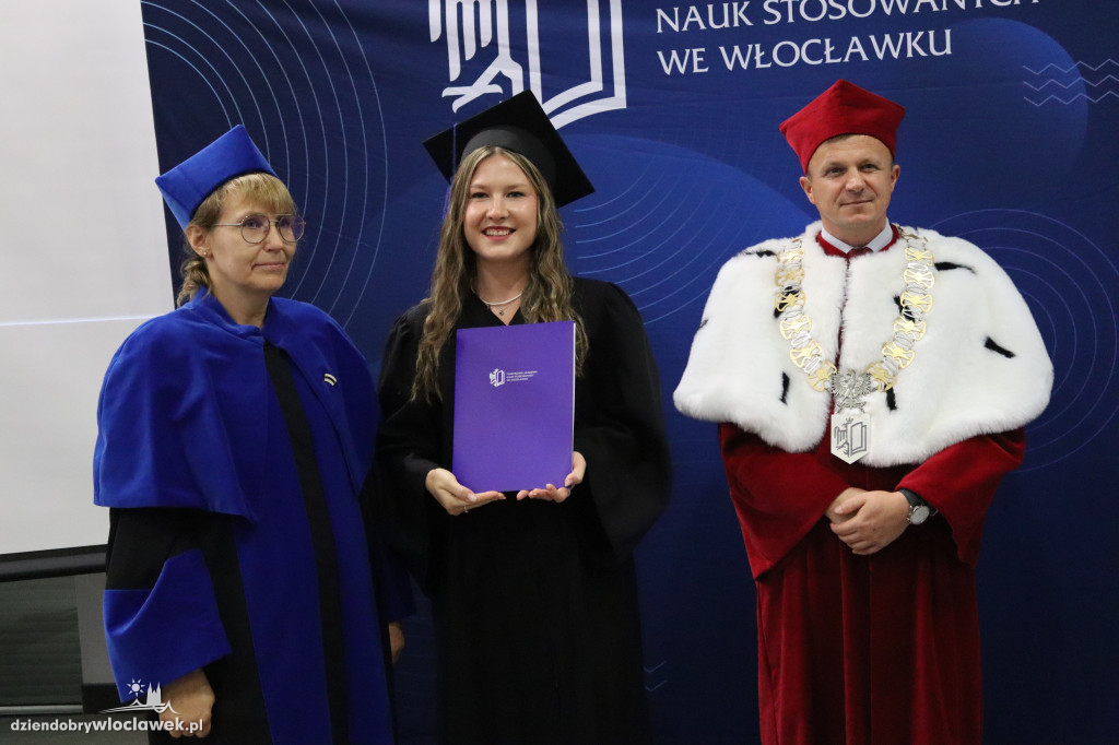 PANS wykształciła nowe pielęgniarki. Tak odbierały dyplomy (FOTO)