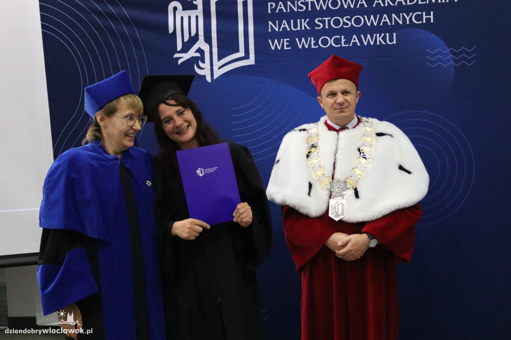PANS wykształciła nowe pielęgniarki. Tak odbierały dyplomy (FOTO)