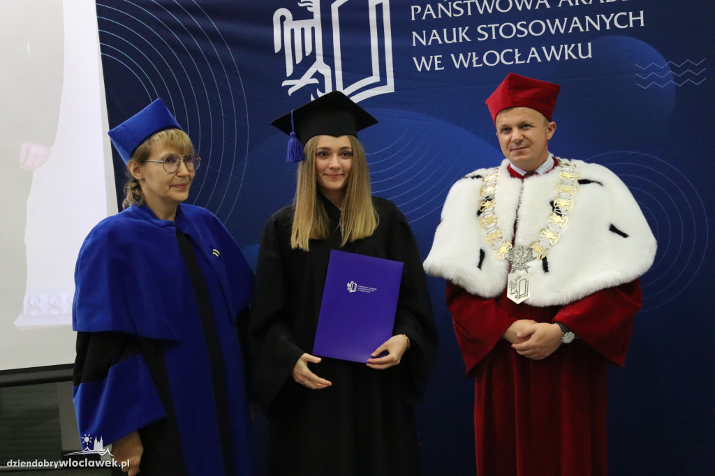 PANS wykształciła nowe pielęgniarki. Tak odbierały dyplomy (FOTO)