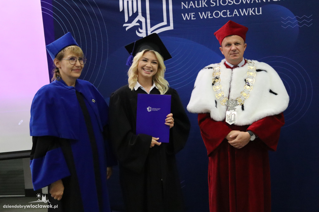 PANS wykształciła nowe pielęgniarki. Tak odbierały dyplomy (FOTO)