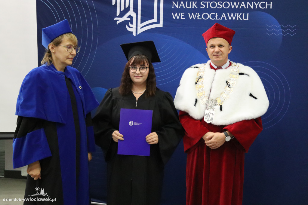 PANS wykształciła nowe pielęgniarki. Tak odbierały dyplomy (FOTO)
