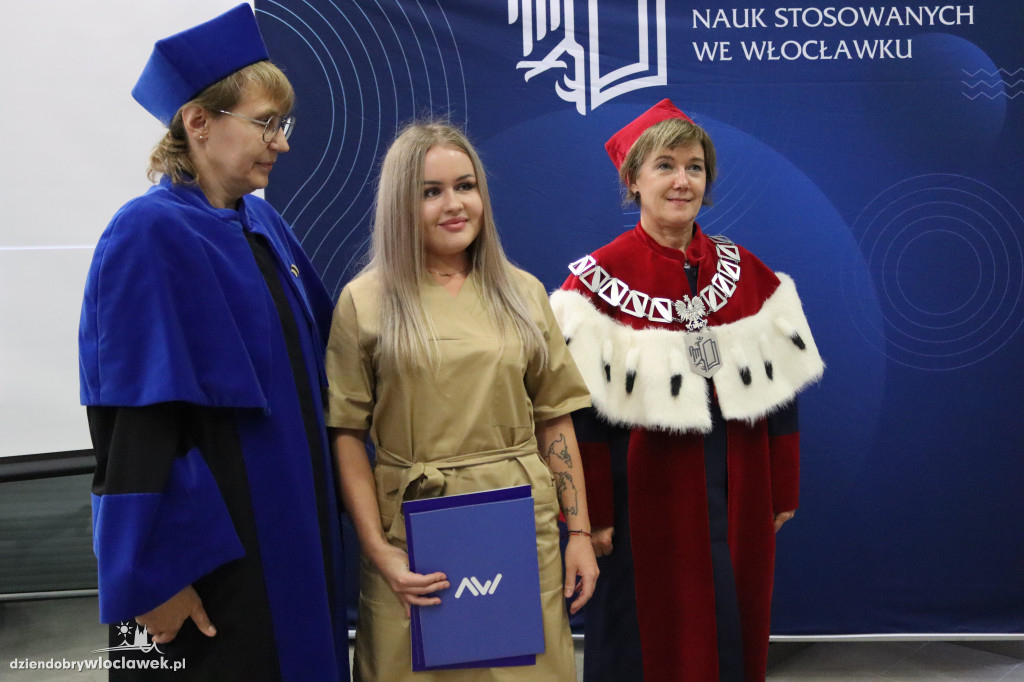 PANS wykształciła nowe pielęgniarki. Tak odbierały dyplomy (FOTO)