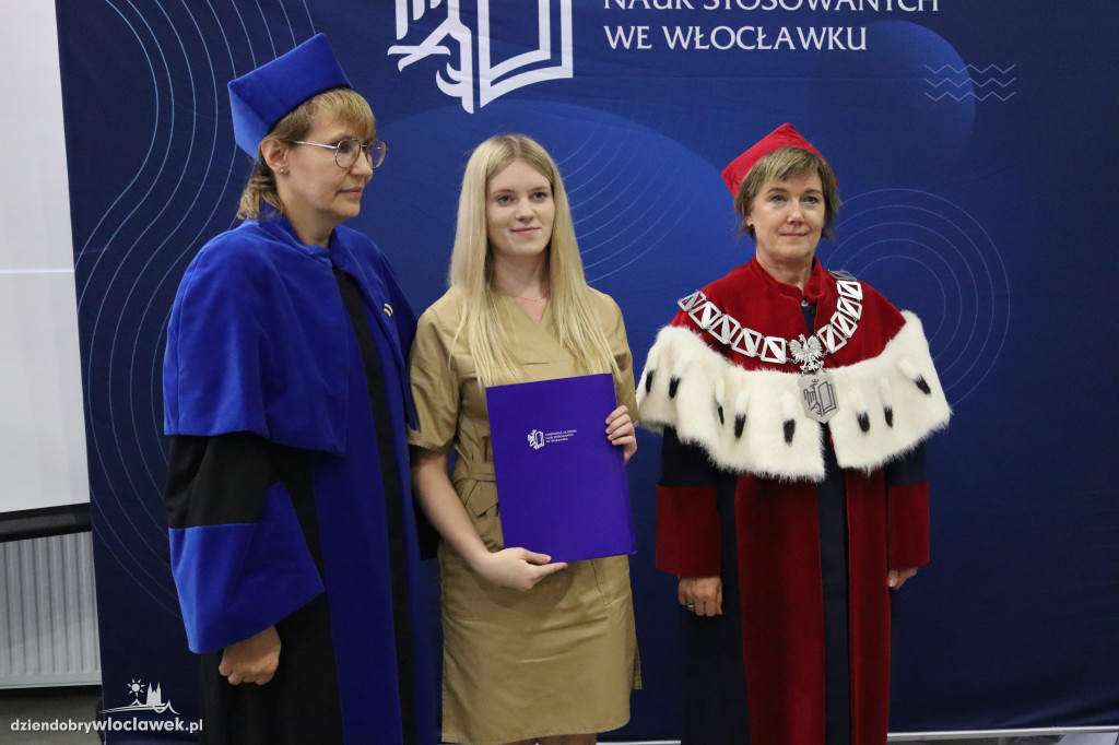 PANS wykształciła nowe pielęgniarki. Tak odbierały dyplomy (FOTO)