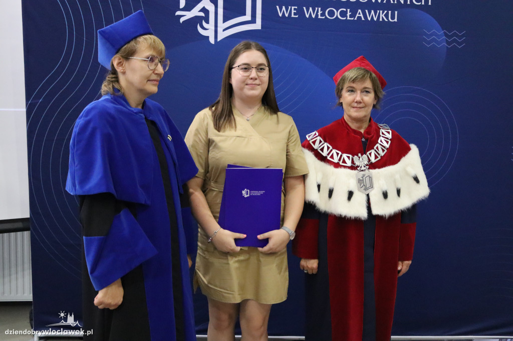 PANS wykształciła nowe pielęgniarki. Tak odbierały dyplomy (FOTO)