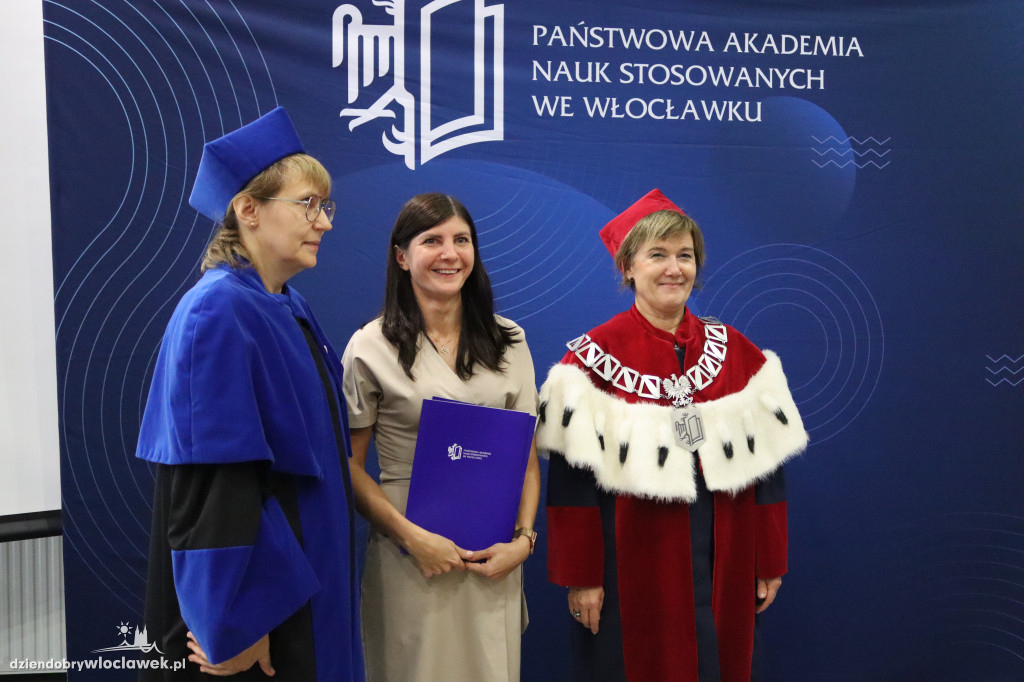 PANS wykształciła nowe pielęgniarki. Tak odbierały dyplomy (FOTO)