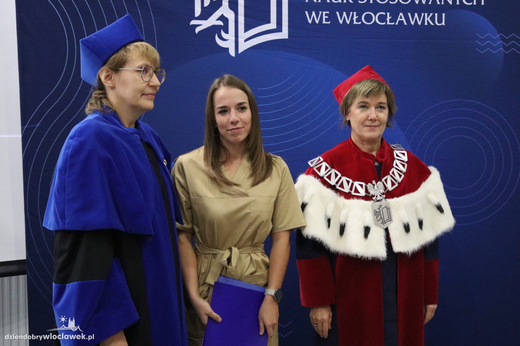 PANS wykształciła nowe pielęgniarki. Tak odbierały dyplomy (FOTO)