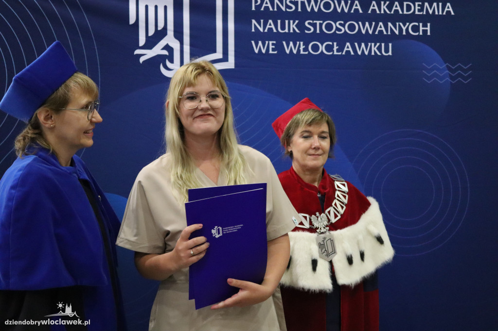 PANS wykształciła nowe pielęgniarki. Tak odbierały dyplomy (FOTO)