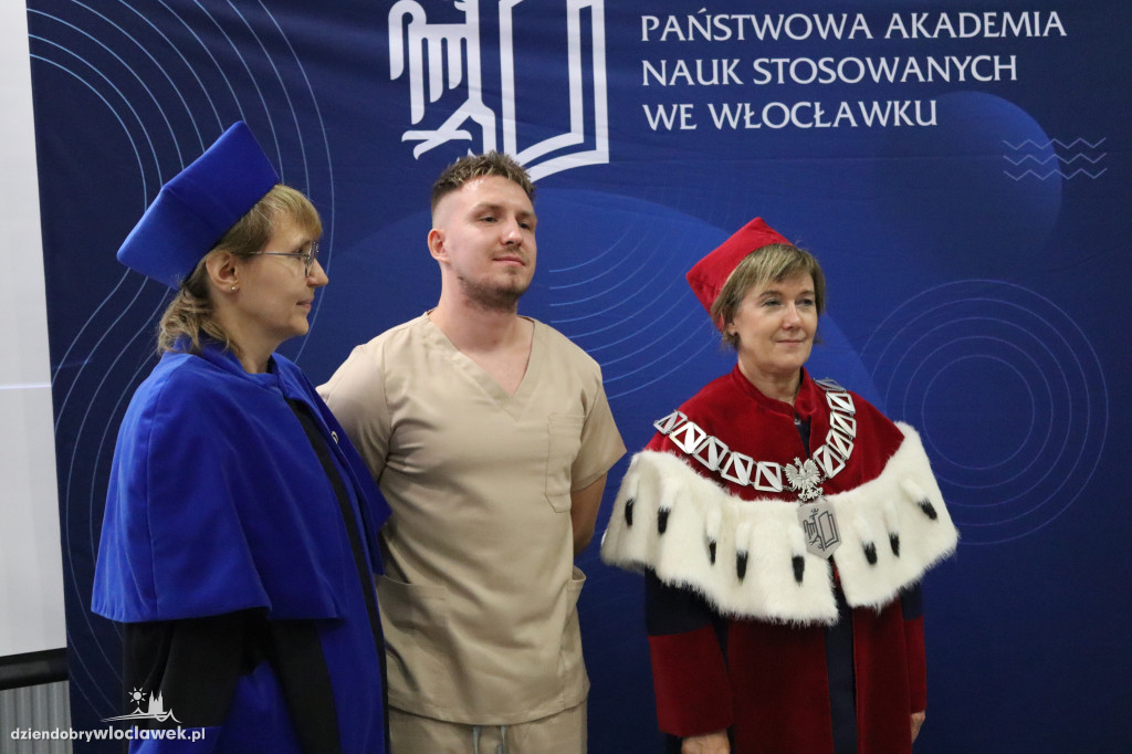 PANS wykształciła nowe pielęgniarki. Tak odbierały dyplomy (FOTO)