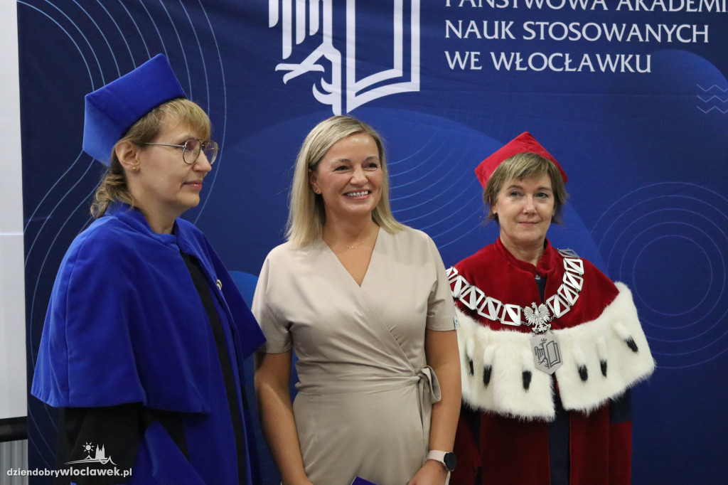 PANS wykształciła nowe pielęgniarki. Tak odbierały dyplomy (FOTO)