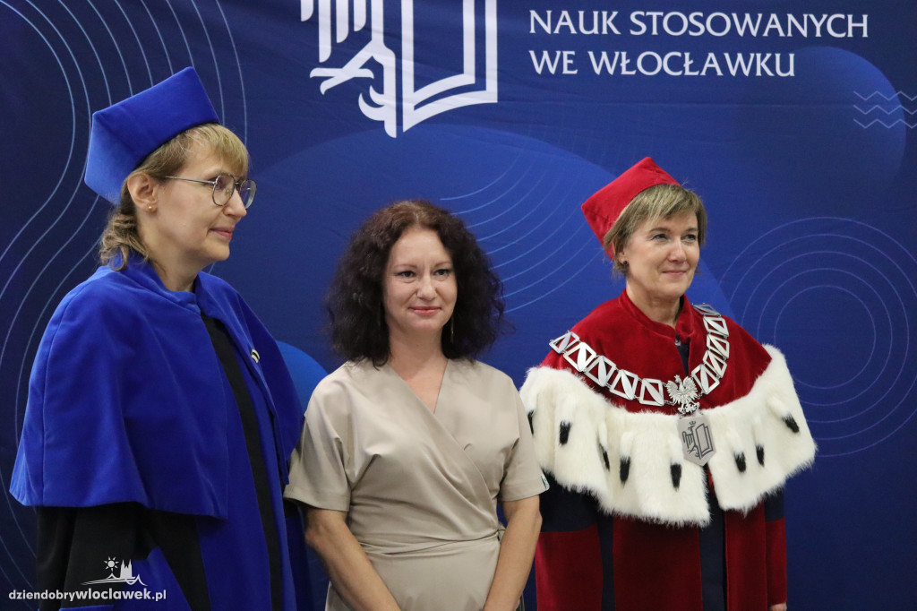 PANS wykształciła nowe pielęgniarki. Tak odbierały dyplomy (FOTO)