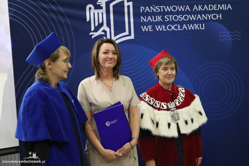 PANS wykształciła nowe pielęgniarki. Tak odbierały dyplomy (FOTO)