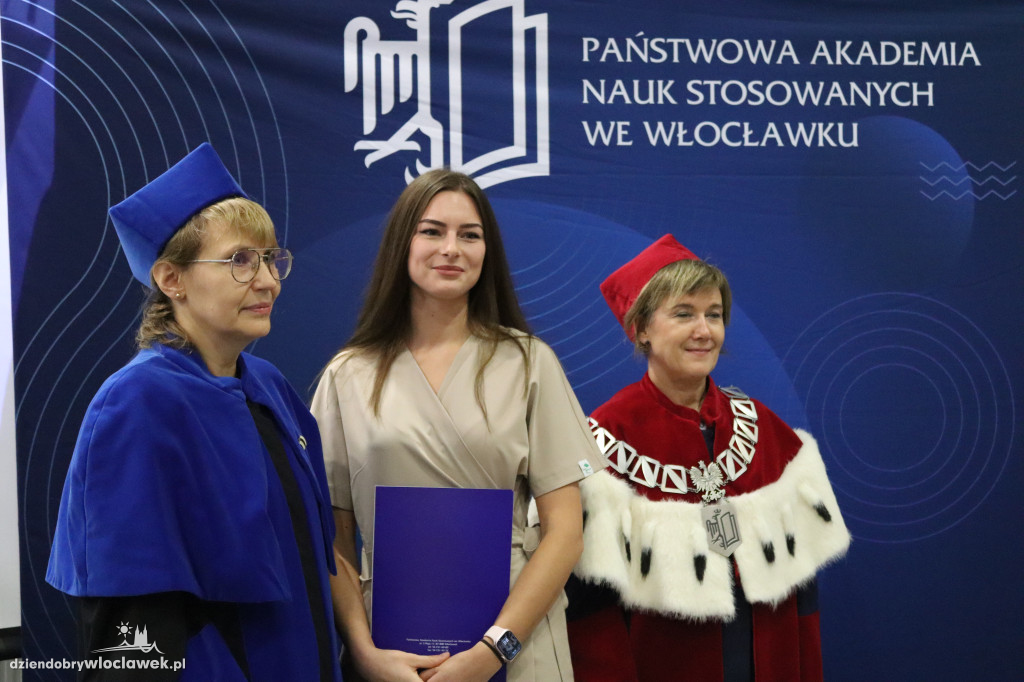 PANS wykształciła nowe pielęgniarki. Tak odbierały dyplomy (FOTO)