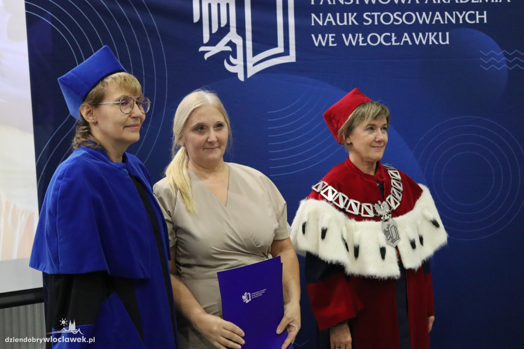 PANS wykształciła nowe pielęgniarki. Tak odbierały dyplomy (FOTO)