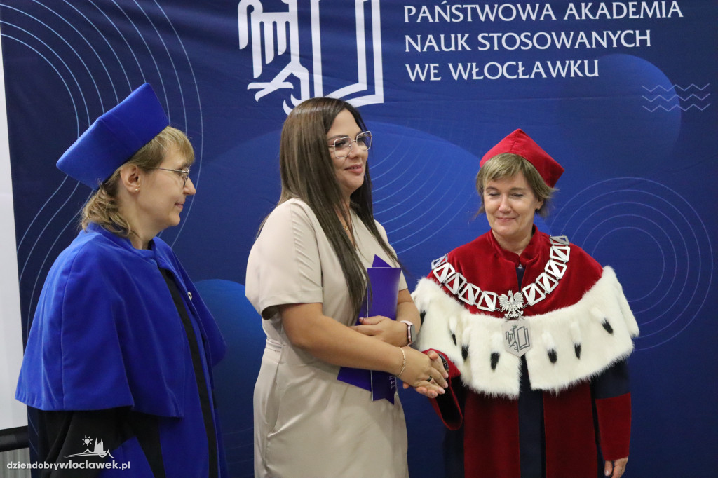 PANS wykształciła nowe pielęgniarki. Tak odbierały dyplomy (FOTO)
