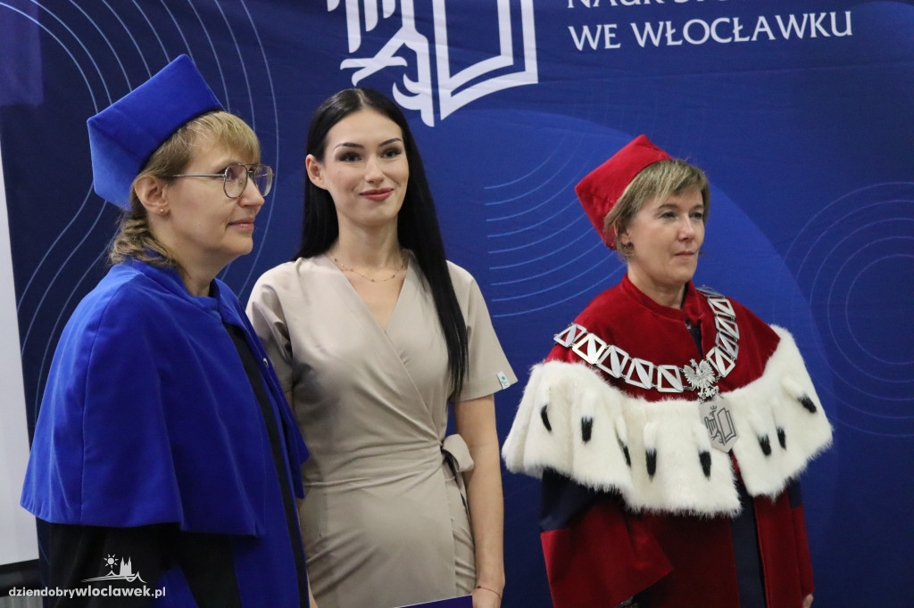 PANS wykształciła nowe pielęgniarki. Tak odbierały dyplomy (FOTO)