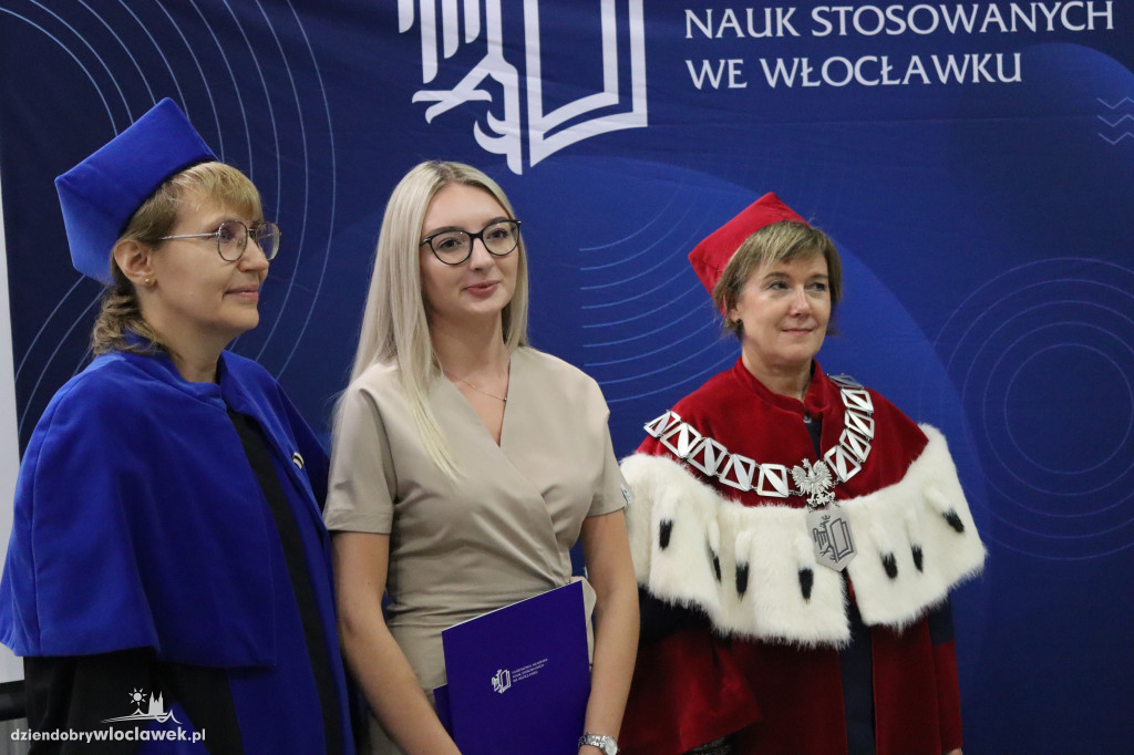 PANS wykształciła nowe pielęgniarki. Tak odbierały dyplomy (FOTO)