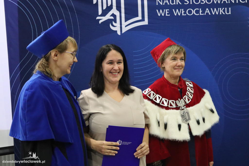 PANS wykształciła nowe pielęgniarki. Tak odbierały dyplomy (FOTO)