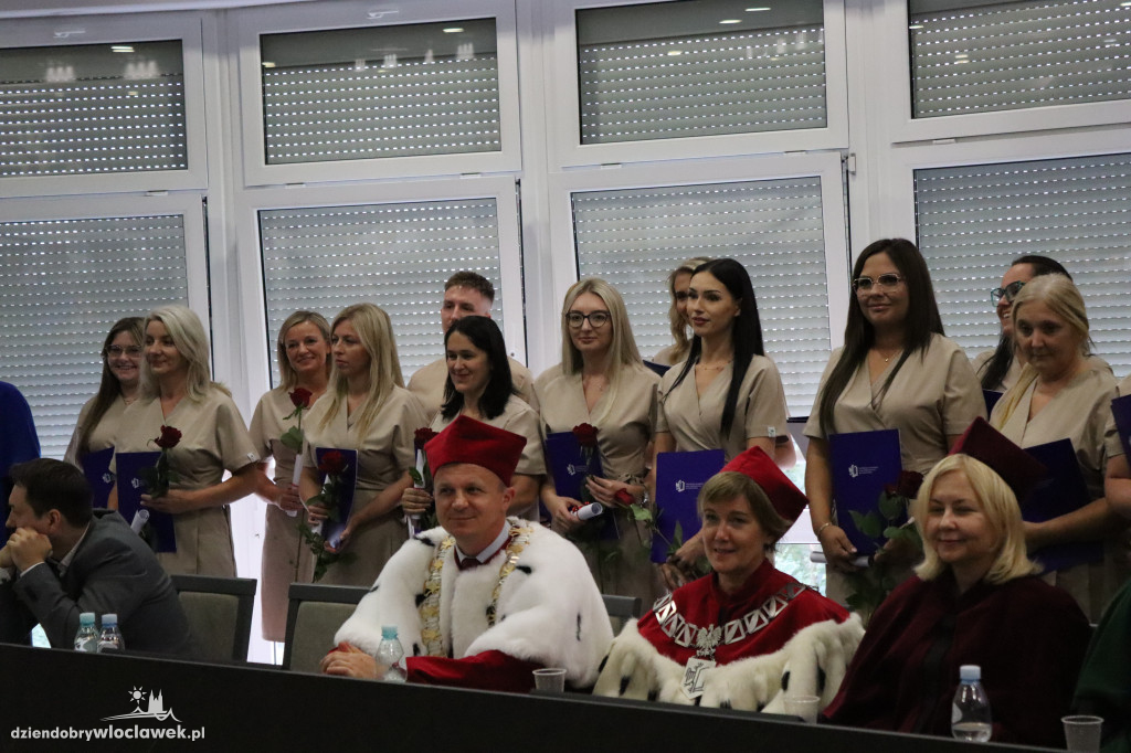 PANS wykształciła nowe pielęgniarki. Tak odbierały dyplomy (FOTO)