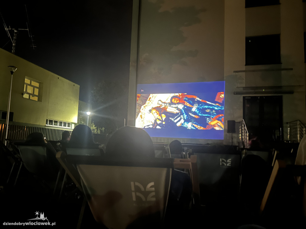 Uczelniane kino plenerowe