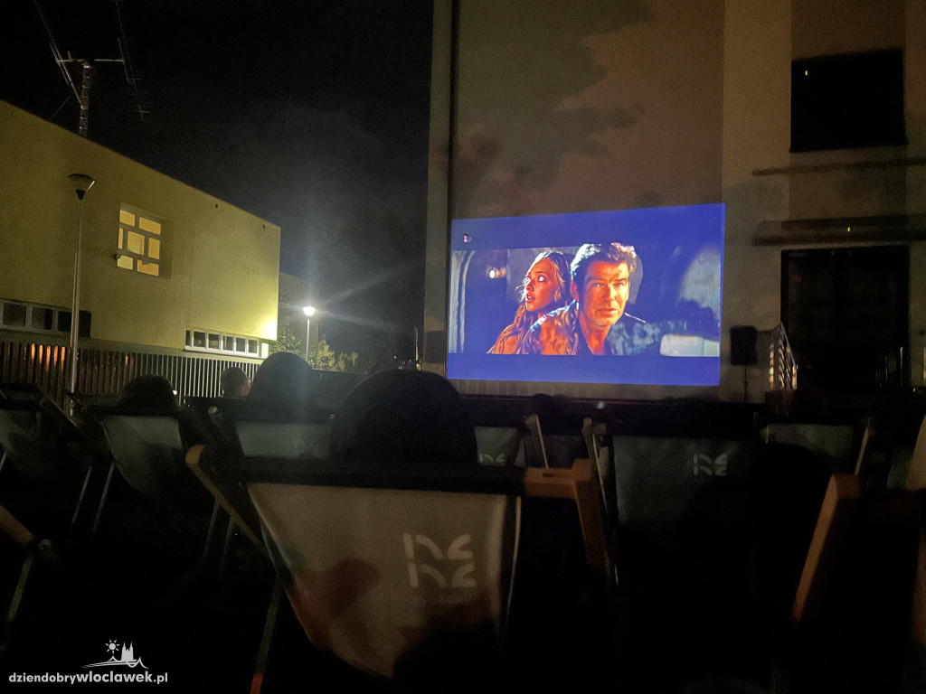Uczelniane kino plenerowe