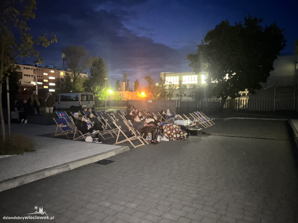 Uczelniane kino plenerowe