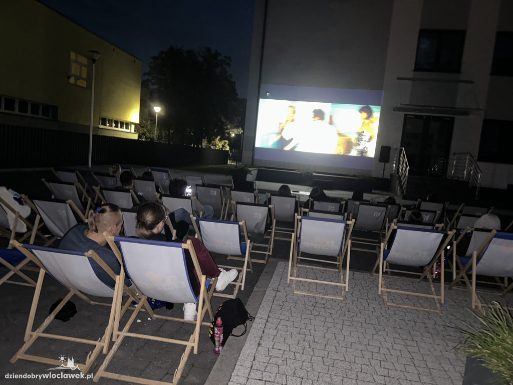 Uczelniane kino plenerowe