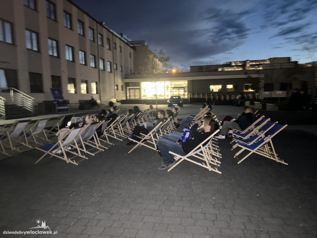 Uczelniane kino plenerowe