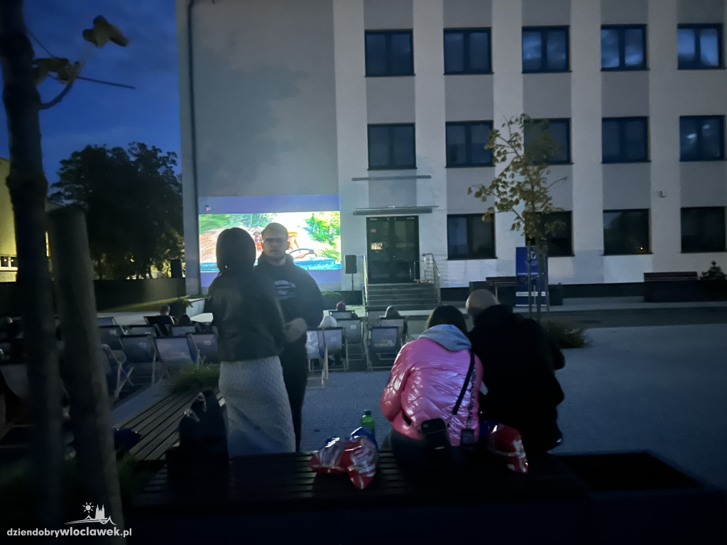 Uczelniane kino plenerowe