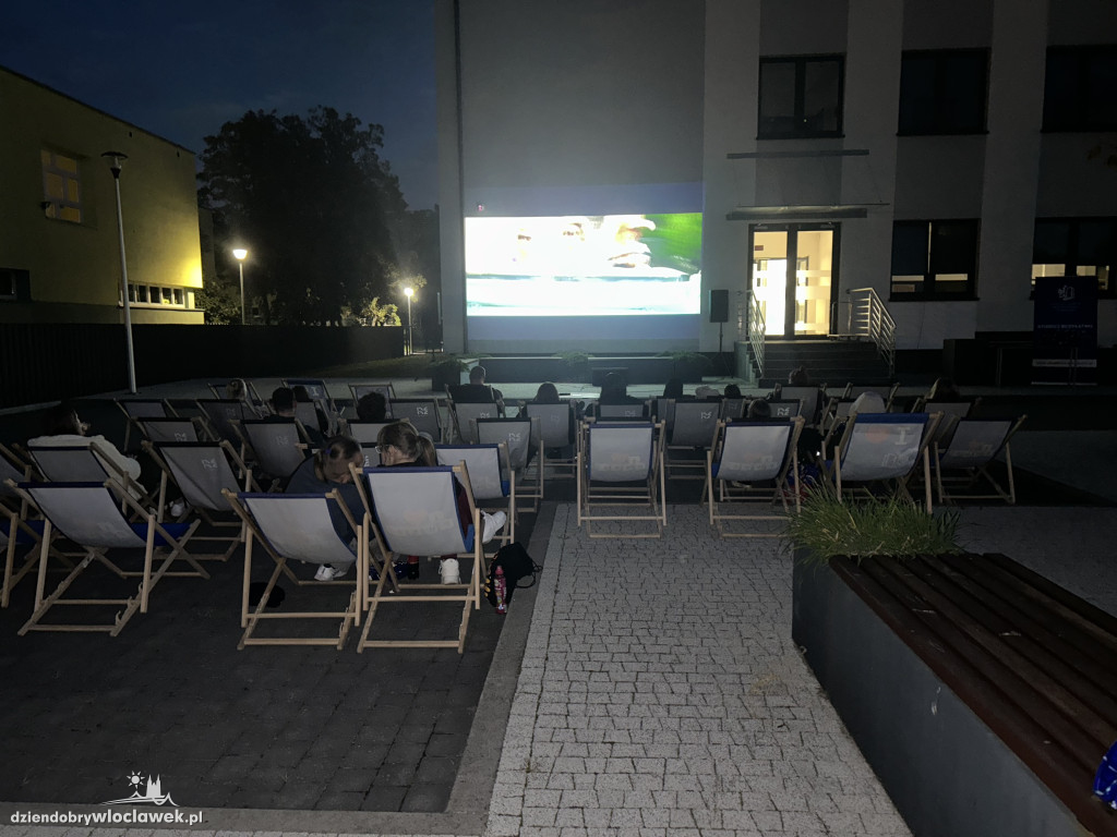 Uczelniane kino plenerowe