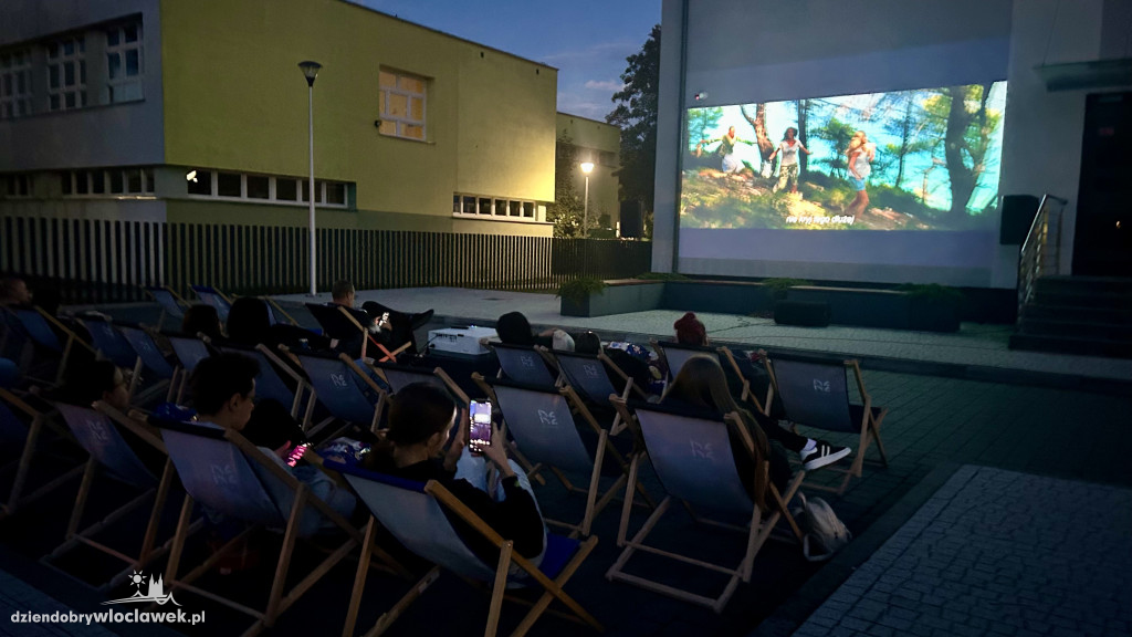 Uczelniane kino plenerowe