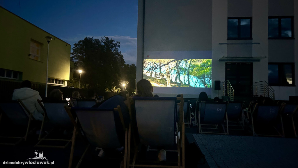 Uczelniane kino plenerowe
