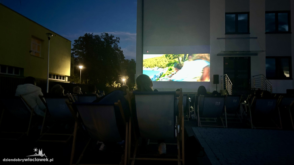 Uczelniane kino plenerowe