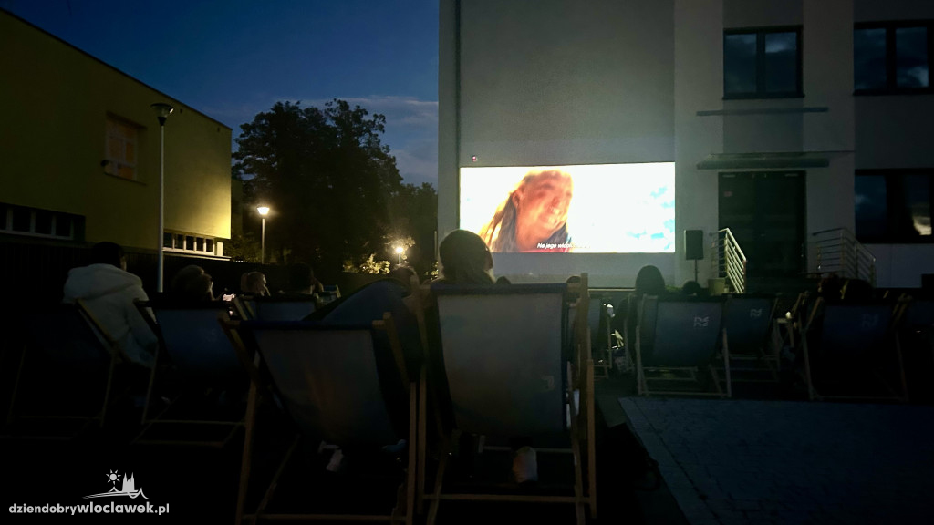 Uczelniane kino plenerowe