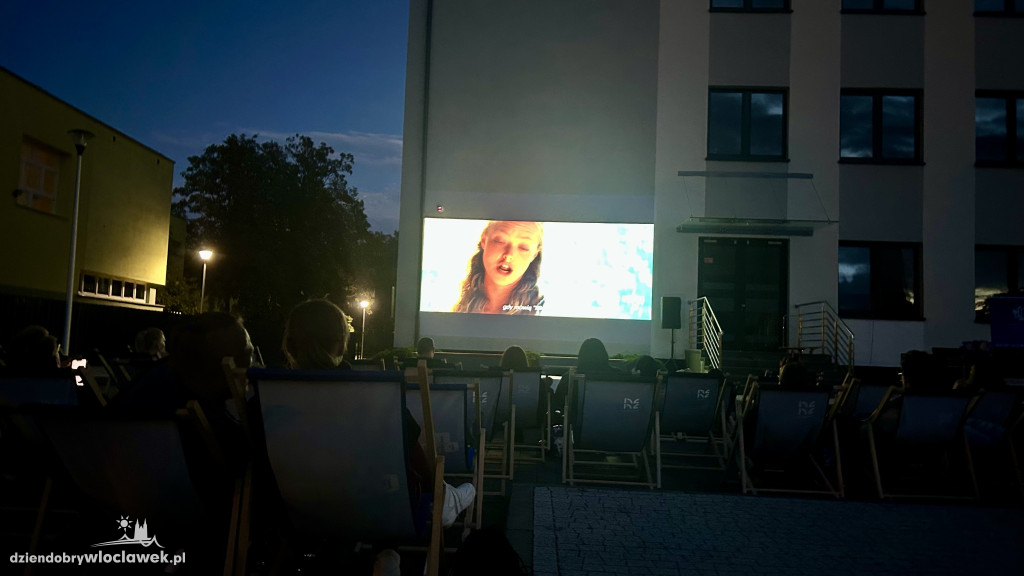 Uczelniane kino plenerowe