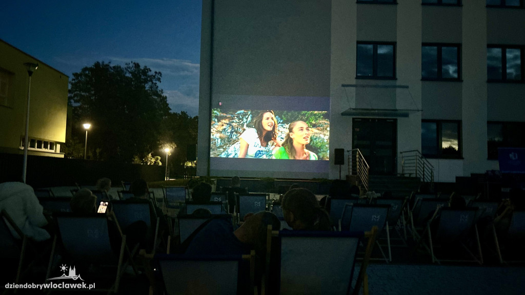 Uczelniane kino plenerowe