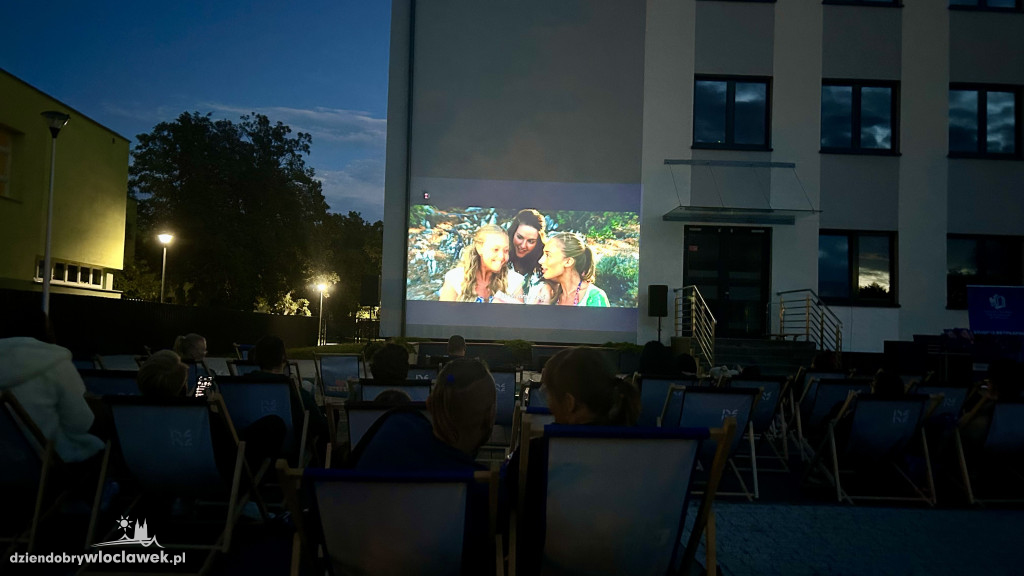 Uczelniane kino plenerowe