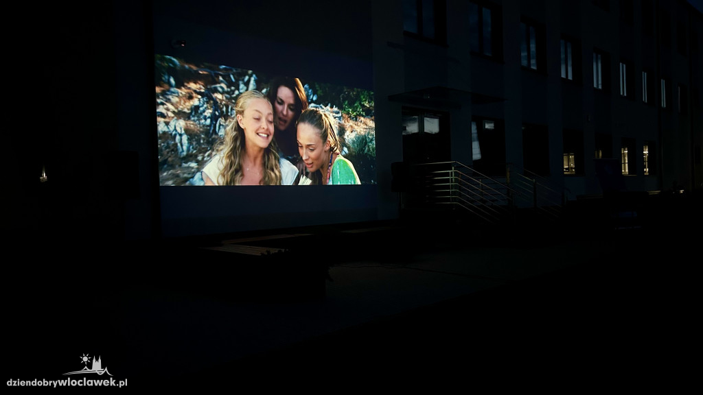 Uczelniane kino plenerowe
