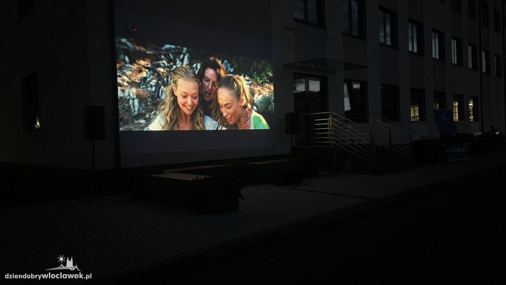 Uczelniane kino plenerowe