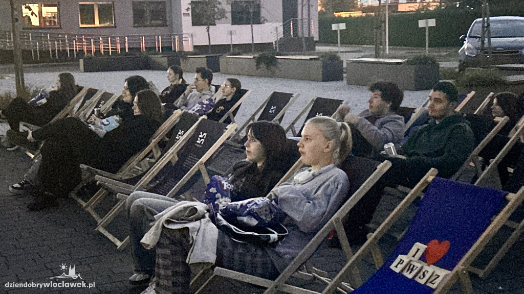 Uczelniane kino plenerowe