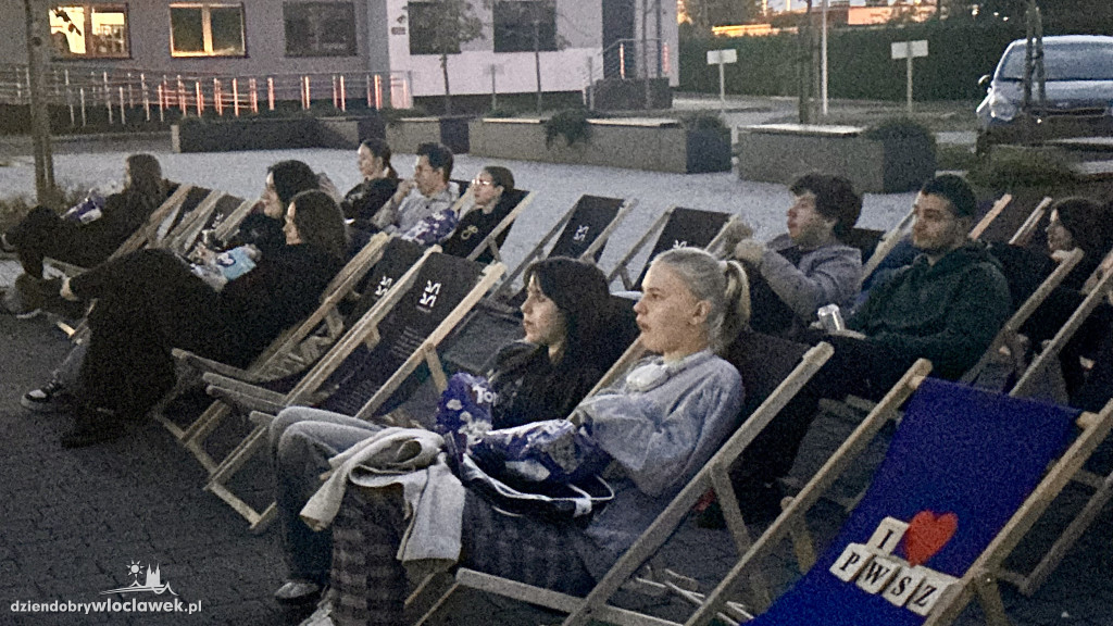 Uczelniane kino plenerowe