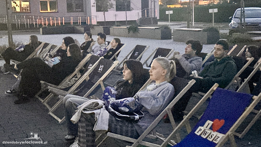 Uczelniane kino plenerowe
