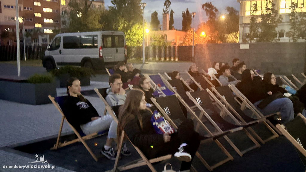 Uczelniane kino plenerowe