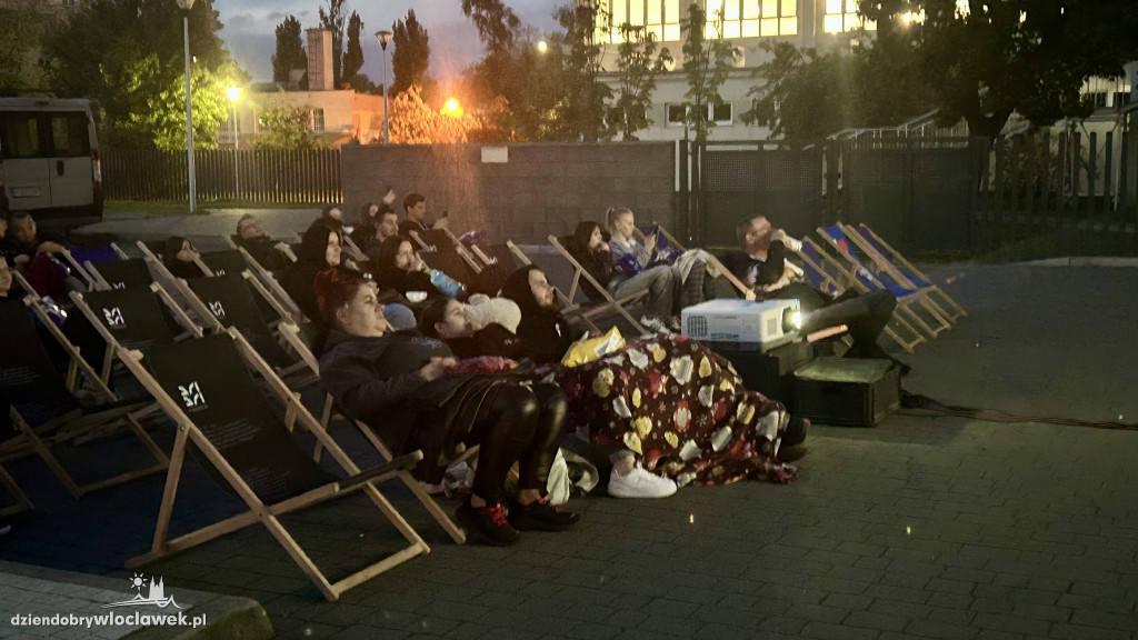 Uczelniane kino plenerowe
