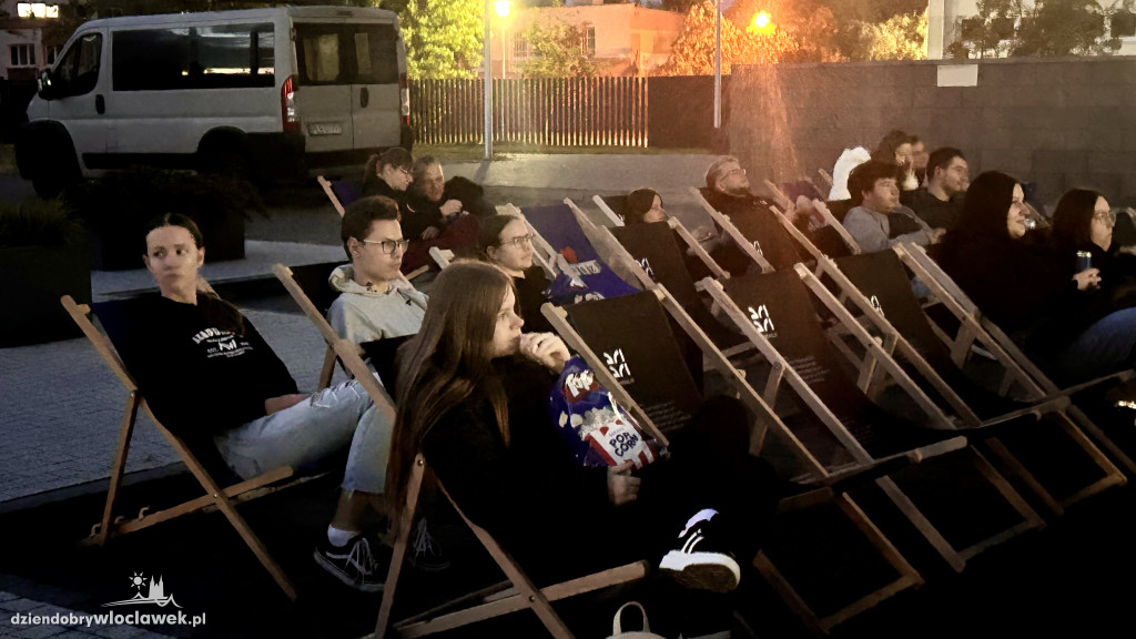 Uczelniane kino plenerowe