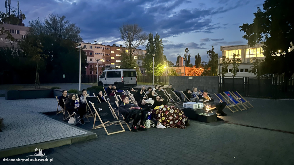 Uczelniane kino plenerowe
