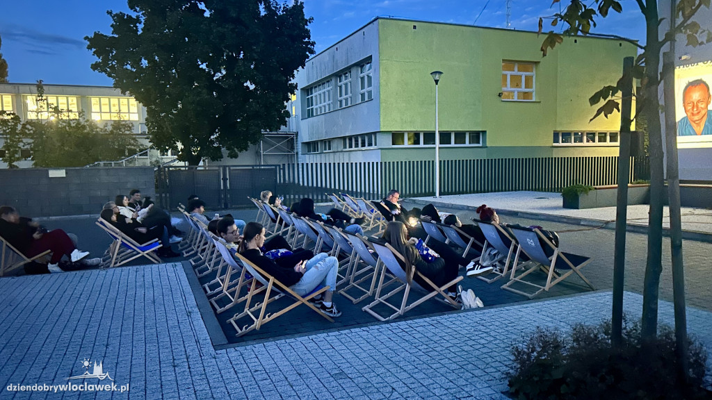 Uczelniane kino plenerowe