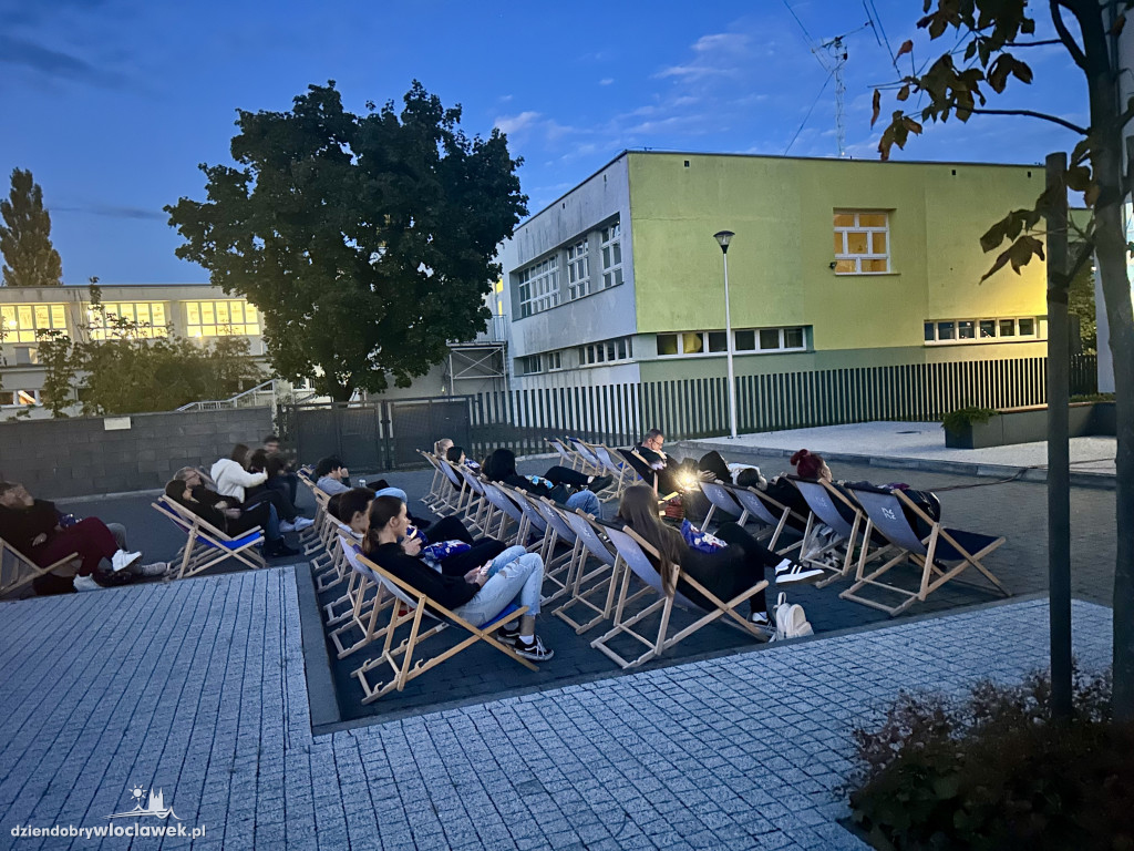 Uczelniane kino plenerowe