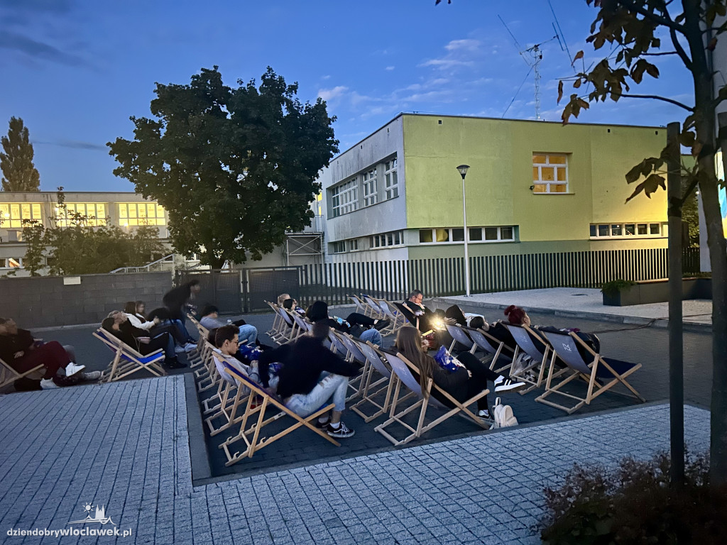 Uczelniane kino plenerowe