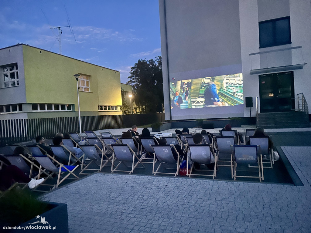 Uczelniane kino plenerowe